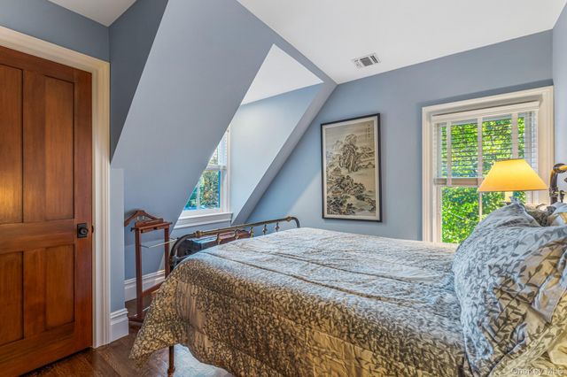 40 Park Way, Sea Cliff, NY 11579