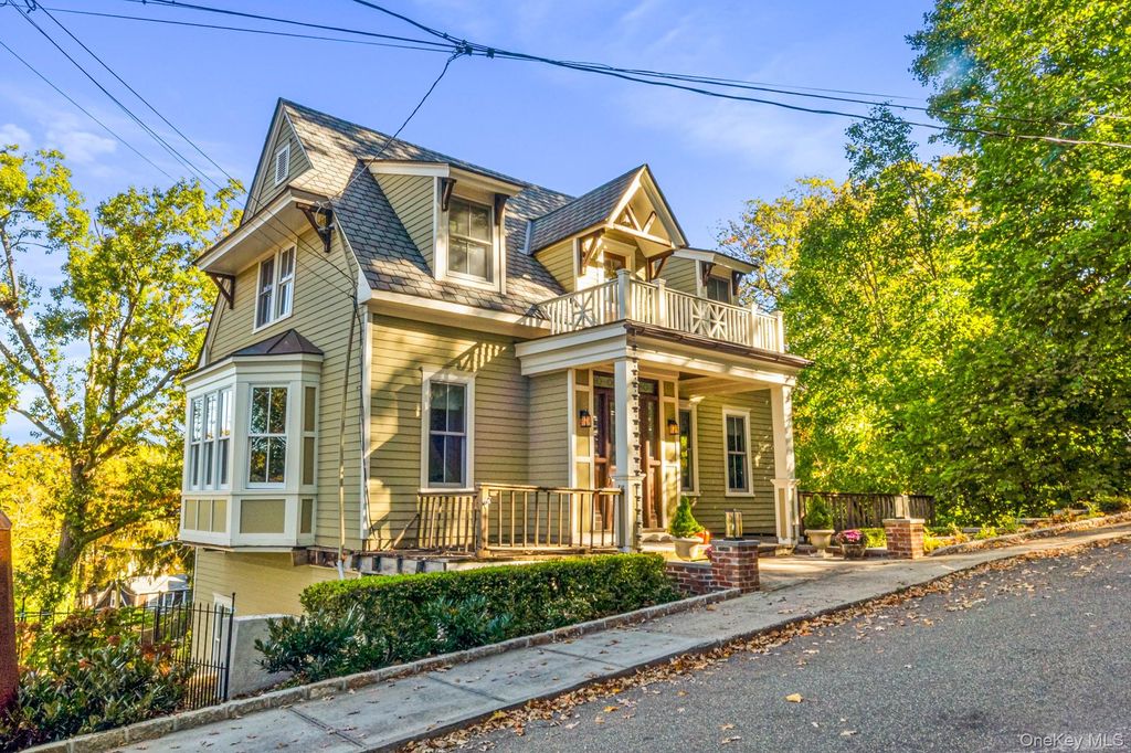 40 Park Way, Sea Cliff, NY 11579