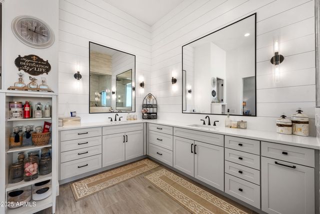 1650 W LUCKY Lane, San Tan Valley, AZ 85144