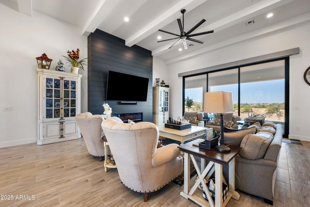 1650 W LUCKY Lane, San Tan Valley, AZ 85144