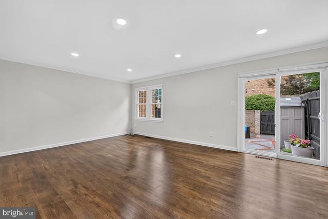7426 HALLCREST DR, Mclean, VA 22102
