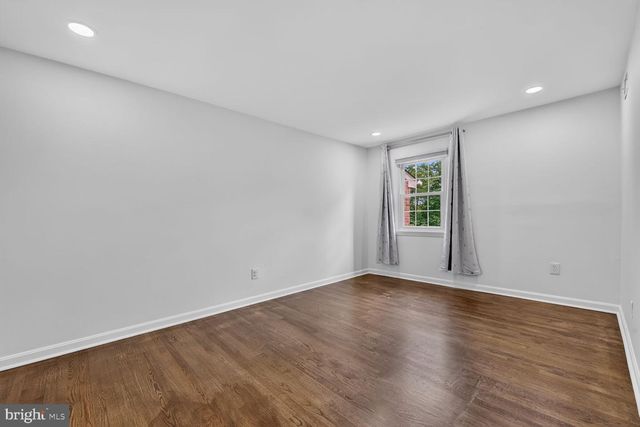 7426 HALLCREST DR, Mclean, VA 22102