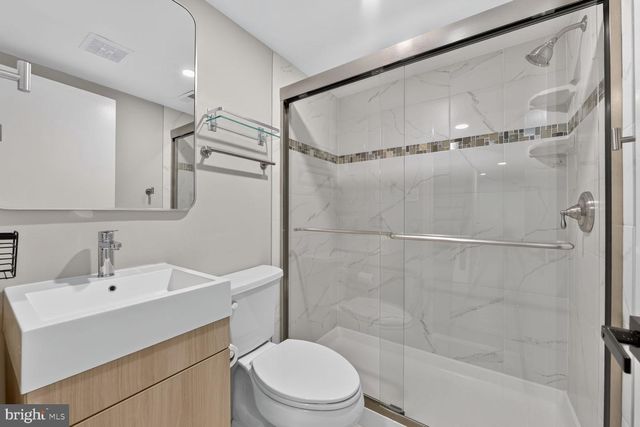 7426 HALLCREST DR, Mclean, VA 22102