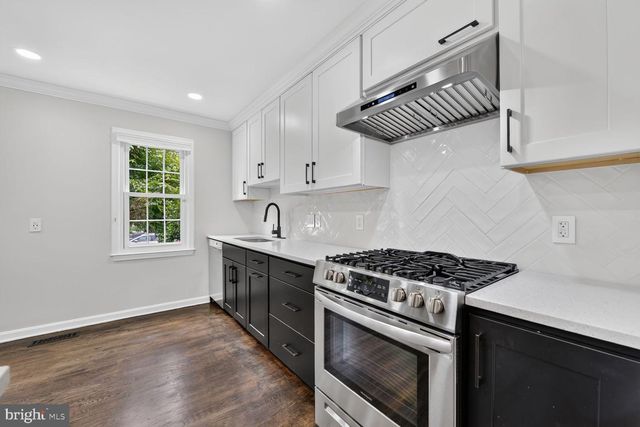 7426 HALLCREST DR, Mclean, VA 22102