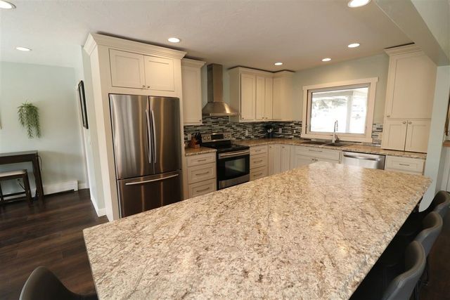 2017 Ida Mae Court, Minot, ND 58703