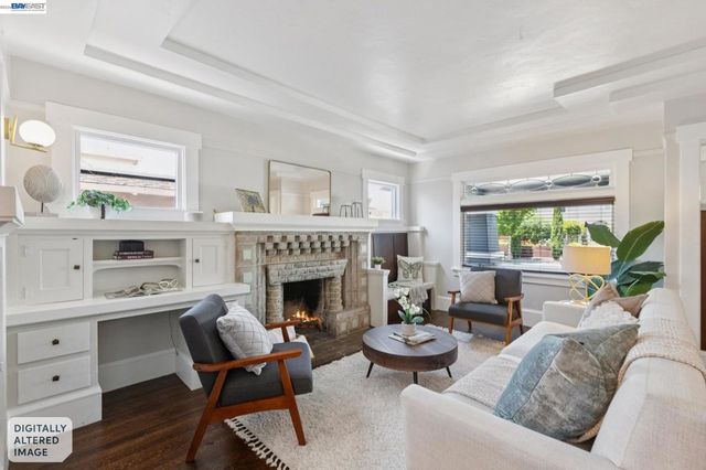 2724 Seminary Ave, Oakland, CA 94605