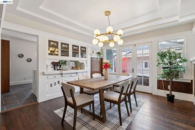 2724 Seminary Ave, Oakland, CA 94605