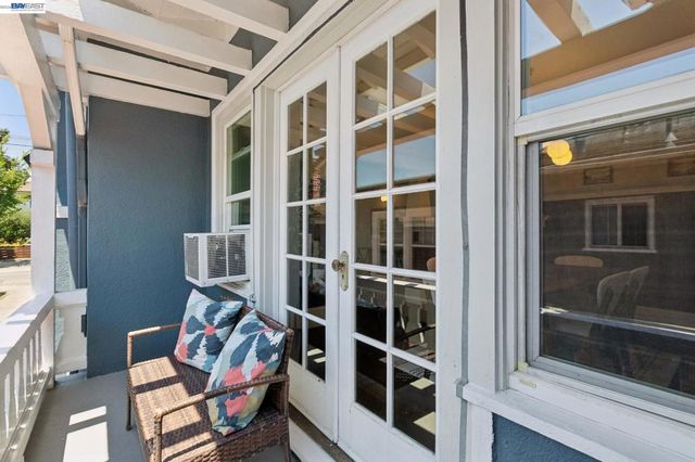 2724 Seminary Ave, Oakland, CA 94605