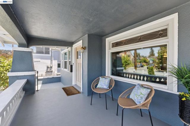 2724 Seminary Ave, Oakland, CA 94605