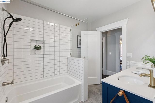 2724 Seminary Ave, Oakland, CA 94605