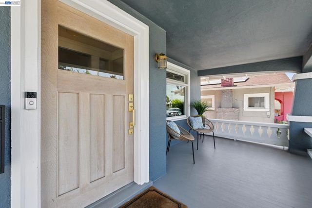 2724 Seminary Ave, Oakland, CA 94605