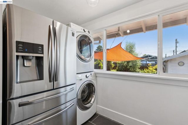 2724 Seminary Ave, Oakland, CA 94605