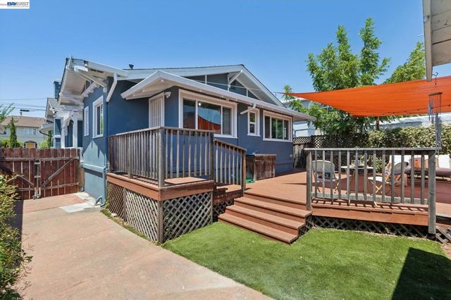 2724 Seminary Ave, Oakland, CA 94605
