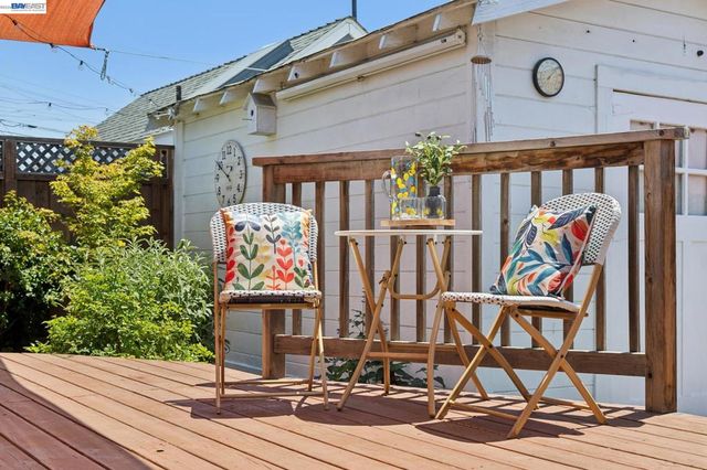 2724 Seminary Ave, Oakland, CA 94605