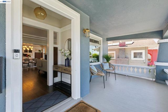 2724 Seminary Ave, Oakland, CA 94605