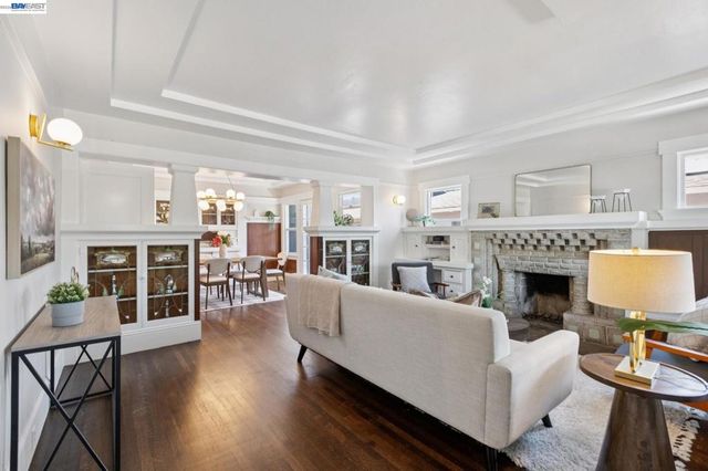 2724 Seminary Ave, Oakland, CA 94605