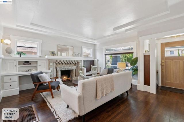 2724 Seminary Ave, Oakland, CA 94605