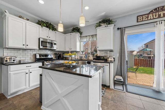 2108 Waterbury Drive, Joliet, IL 60431