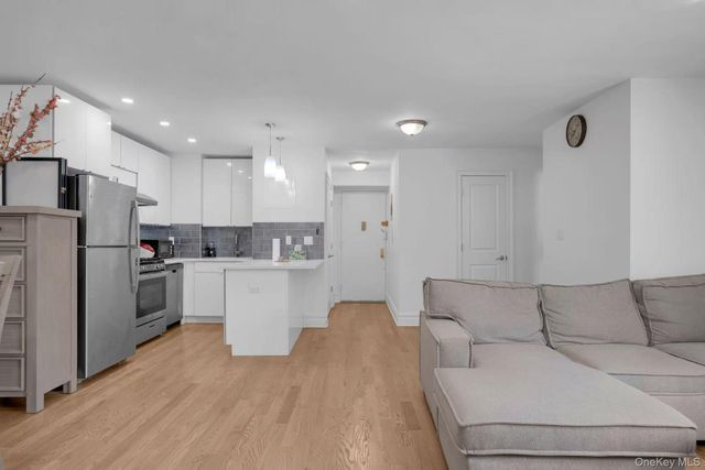 13240 Sanford Avenue 3R, Flushing, NY 11355