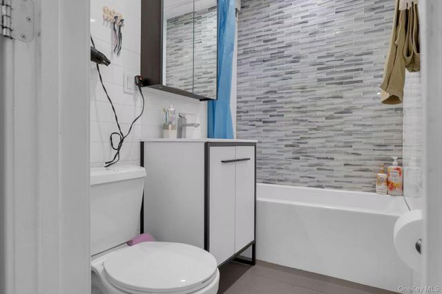 13240 Sanford Avenue 3R, Flushing, NY 11355