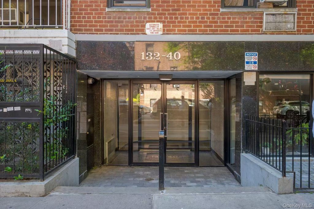 13240 Sanford Avenue 3R, Flushing, NY 11355