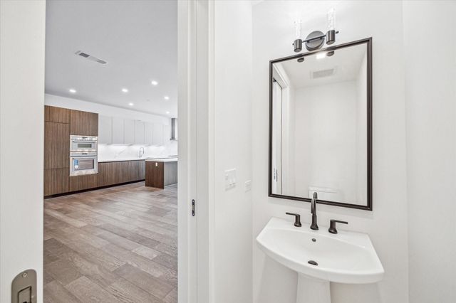 1711 Allen Parkway 1803, Houston, TX 77019