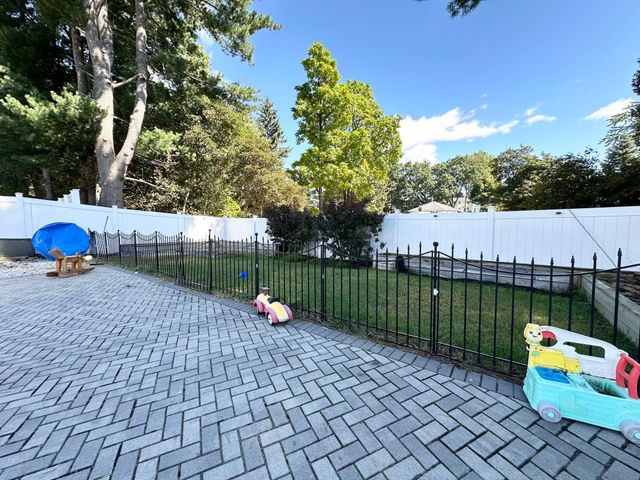 21 Brock Street, Manchester, NH 03102