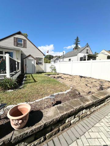 21 Brock Street, Manchester, NH 03102