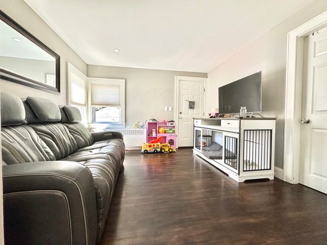21 Brock Street, Manchester, NH 03102