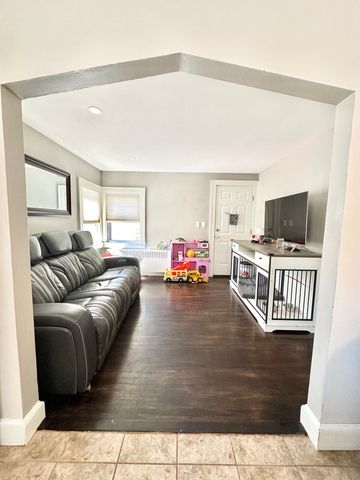21 Brock Street, Manchester, NH 03102