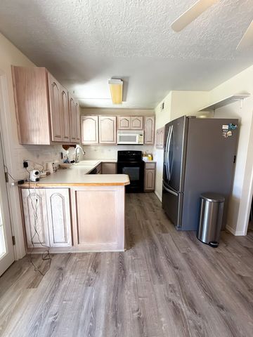 814 Sunset Drive, Espanola, NM 87532