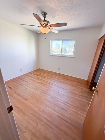 814 Sunset Drive, Espanola, NM 87532