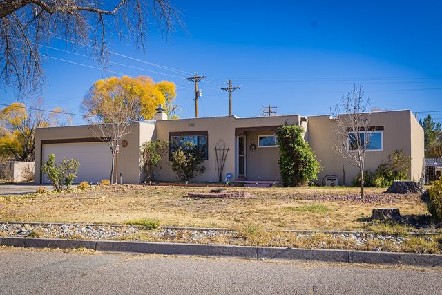 814 Sunset Drive, Espanola, NM 87532