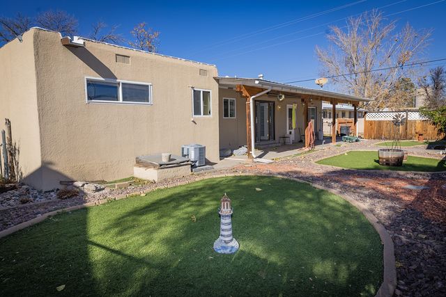 814 Sunset Drive, Espanola, NM 87532