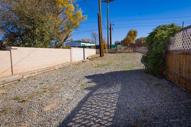 814 Sunset Drive, Espanola, NM 87532