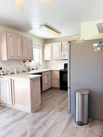 814 Sunset Drive, Espanola, NM 87532