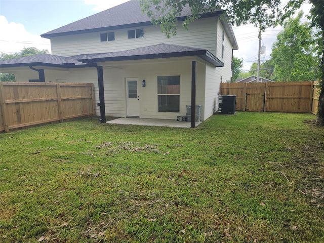 2651 Beaumont Avenue A, Liberty, TX 77575