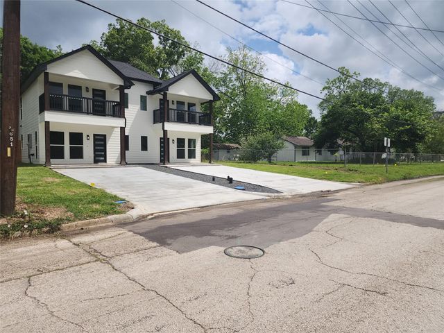 2651 Beaumont Avenue A, Liberty, TX 77575