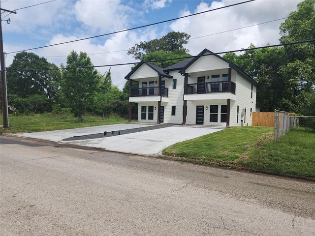 2651 Beaumont Avenue A, Liberty, TX 77575