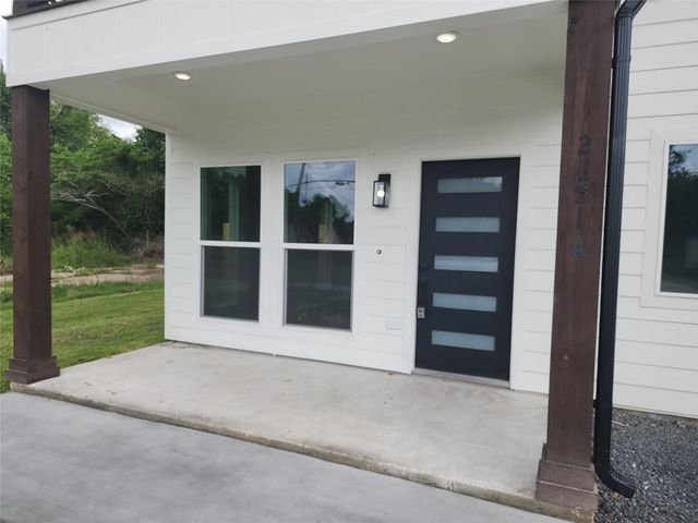 2651 Beaumont Avenue A, Liberty, TX 77575