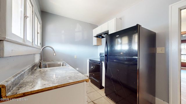 2730 Chase Ct, Louisville, KY 40211