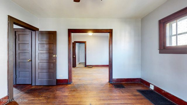 2730 Chase Ct, Louisville, KY 40211