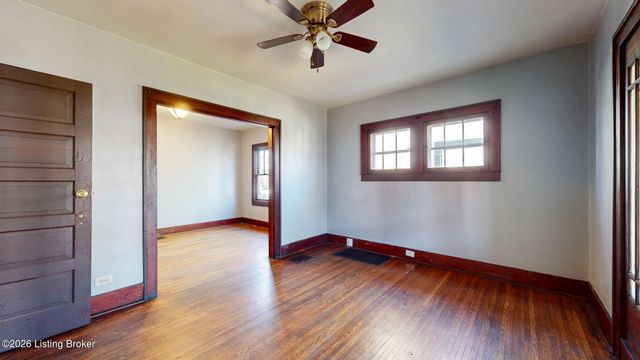 2730 Chase Ct, Louisville, KY 40211