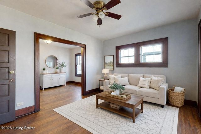 2730 Chase Ct, Louisville, KY 40211