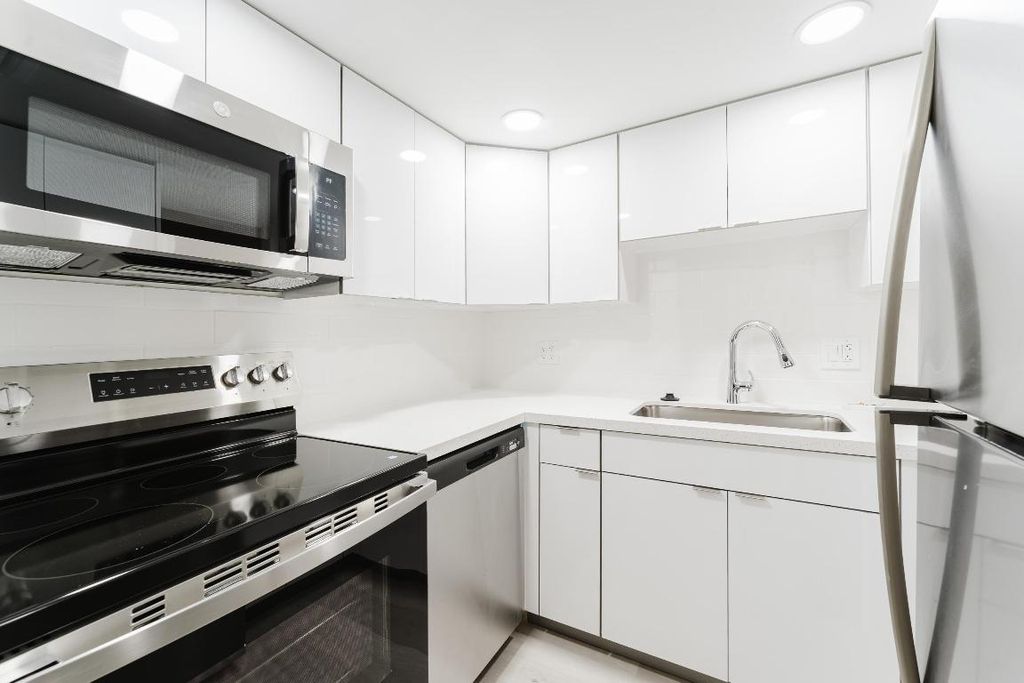 1720 NW 37th Street, Oakland Park, FL 33309