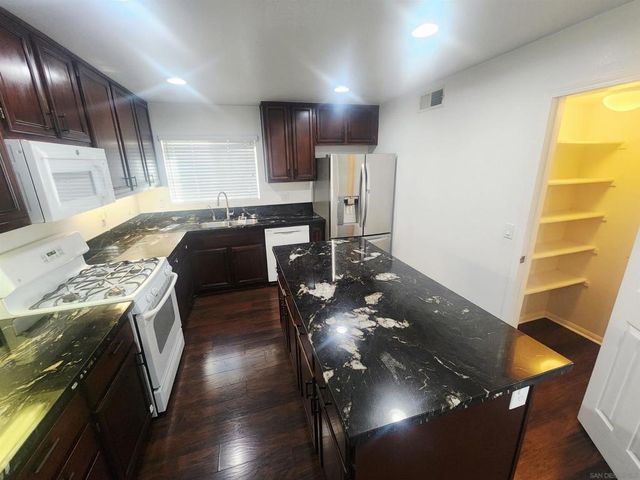 1330 Wendell Cutting Ct, El Cajon, CA 92021