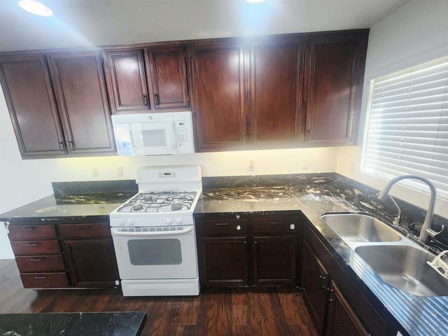 1330 Wendell Cutting Ct, El Cajon, CA 92021