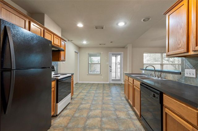 9515 Summer Laurel Lane, Houston, TX 77088