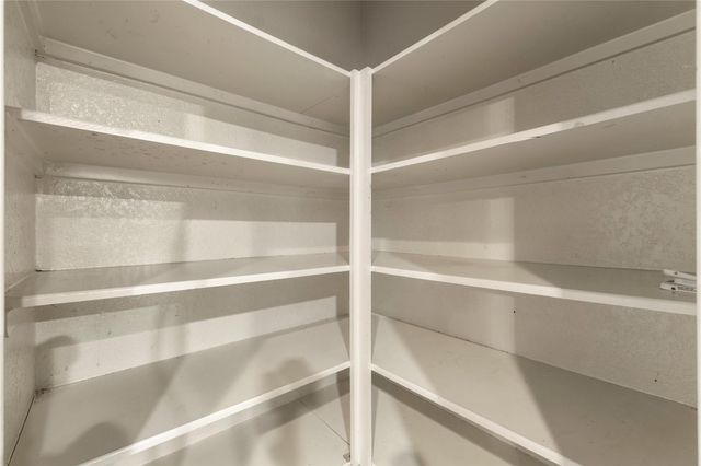 9515 Summer Laurel Lane, Houston, TX 77088