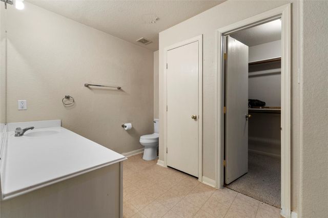 9515 Summer Laurel Lane, Houston, TX 77088